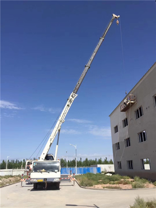原平市“轻装强干”—— 吊车的 “轻量化臂架” 技术